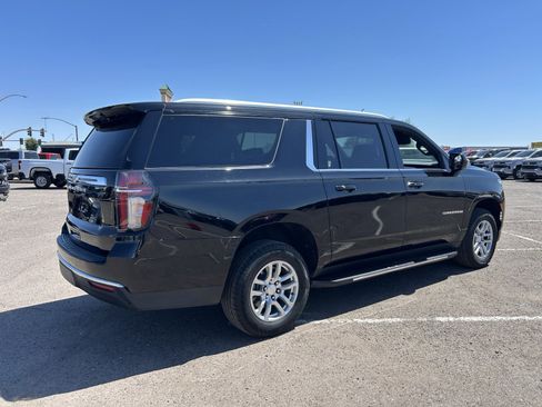 Used 2023 Chevrolet Suburban LS w/ Driver Alert Package RWD image 4