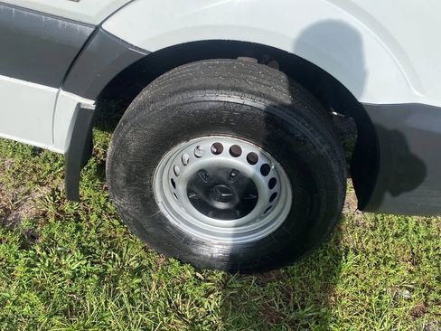 Used 2015 Mercedes-Benz Sprinter 2500 w/ Driver Comfort Package image 14