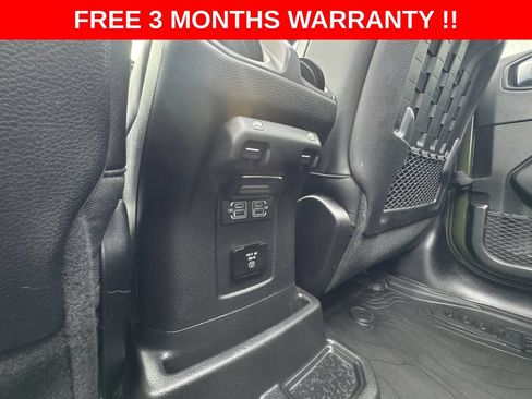 Used 2022 Jeep Wrangler Unlimited Rubicon w/ LED Lighting Group AWD/4WD image 47