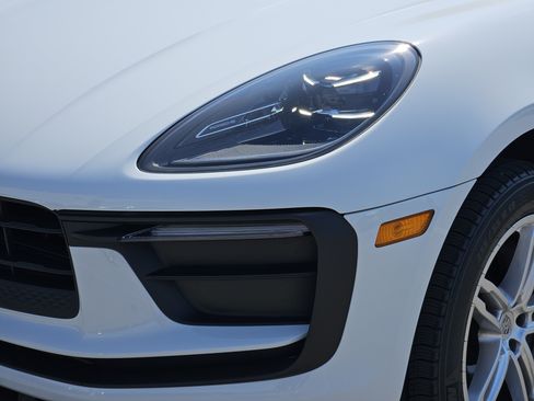 Used 2026 Porsche Macan AWD/4WD image 12