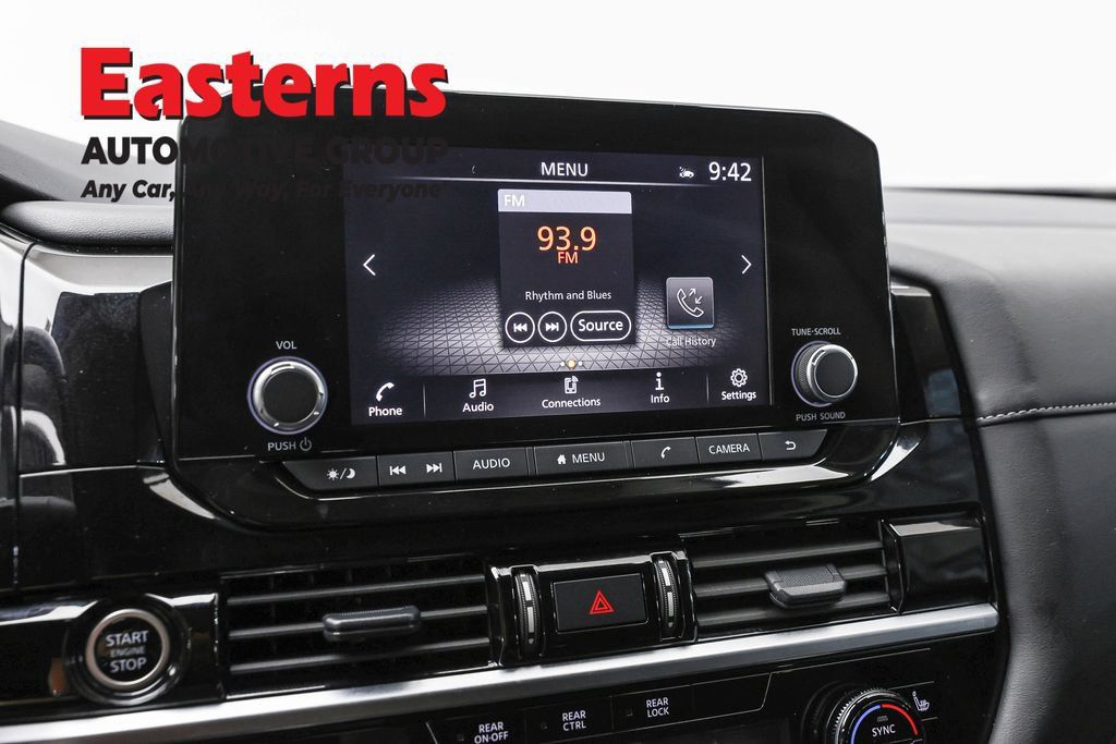 Used 2024 Nissan Pathfinder SV AWD/4WD image 19
