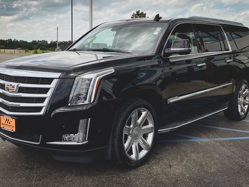 Used 2018 Cadillac Escalade ESV Luxury AWD/4WD image 5