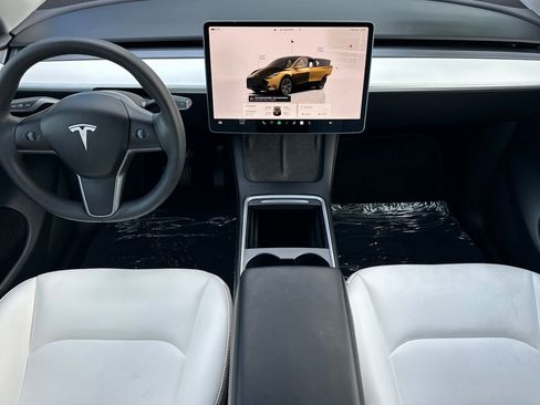 Used 2025 Tesla Model Y Long Range image 16