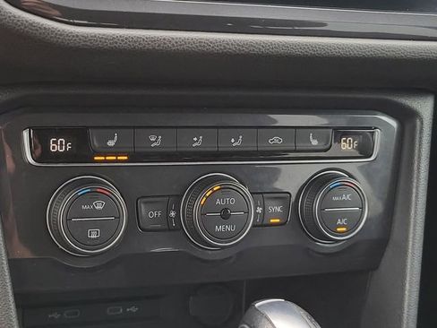 Used 2021 Volkswagen Tiguan SE image 37