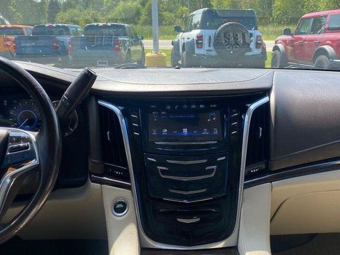 Used 2016 Cadillac Escalade Premium AWD/4WD image 9
