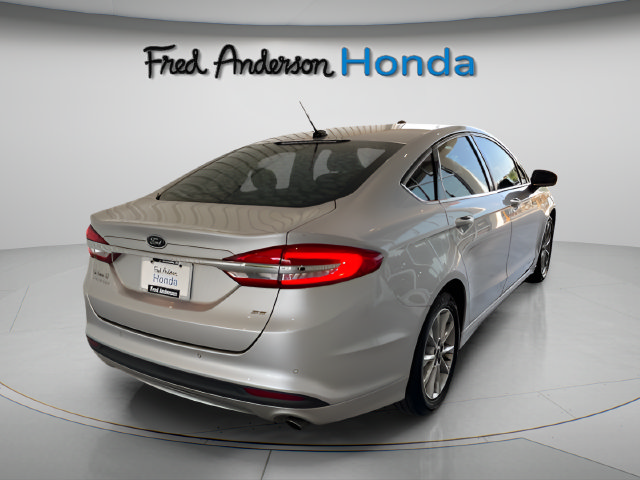 Used 2017 Ford Fusion SE w/ Fusion SE Technology Package FWD image 4