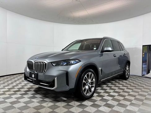 Used 2024 BMW X5 xDrive40i w/ Premium Package AWD/4WD image 3