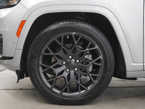 Used 2024 Jeep Grand Cherokee L Summit AWD/4WD image 30