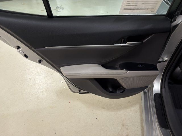 Used 2018 Toyota Camry XLE FWD image 23