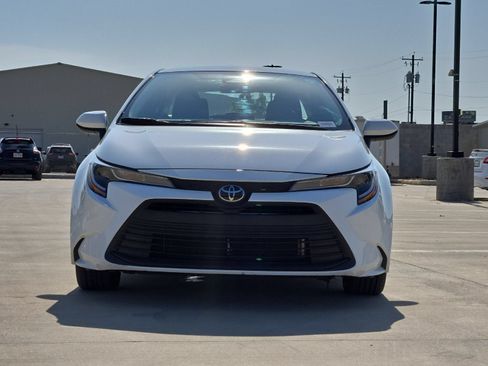 Used 2025 Toyota Corolla LE FWD image 8