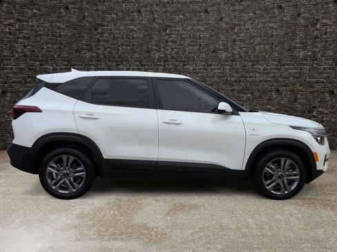Used 2022 Kia Seltos LX AWD/4WD image 3