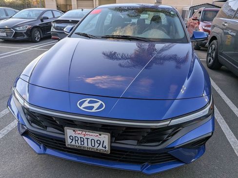 Certified 2024 Hyundai Elantra SEL w/ Convenience Package image 2