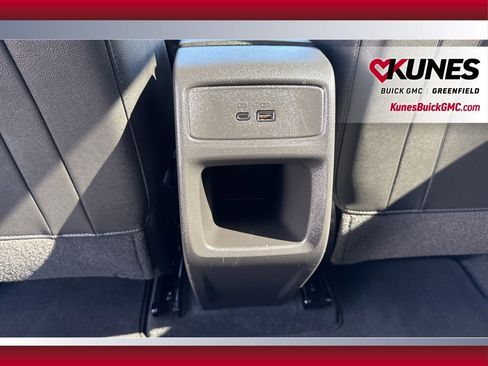 Used 2025 Chevrolet Trax LT image 35