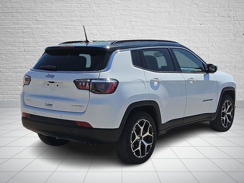 Used 2025 Jeep Compass Limited AWD/4WD image 4