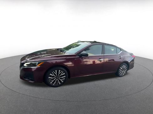 Used 2025 Nissan Altima 2.5 SV FWD image 8