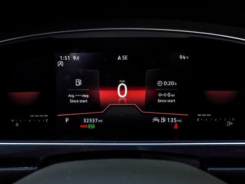 Used 2022 Volkswagen Tiguan SE R-Line image 28