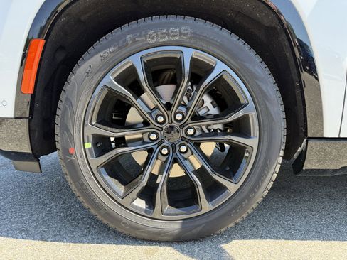 New 2026 Jeep Grand Wagoneer L Summit AWD/4WD image 10
