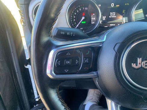 Used 2022 Jeep Wrangler Unlimited Sahara image 19