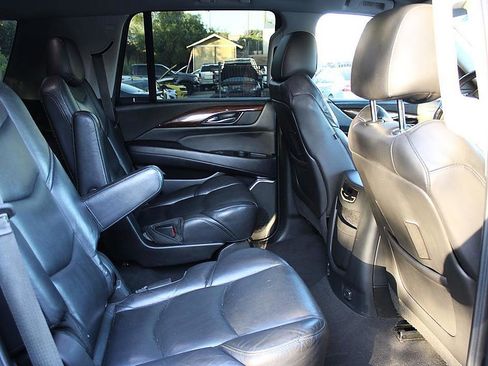 Used 2019 Cadillac Escalade 4WD image 15