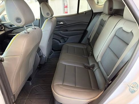Used 2024 Chevrolet Trax ACTIV w/ Sunroof Package FWD image 13