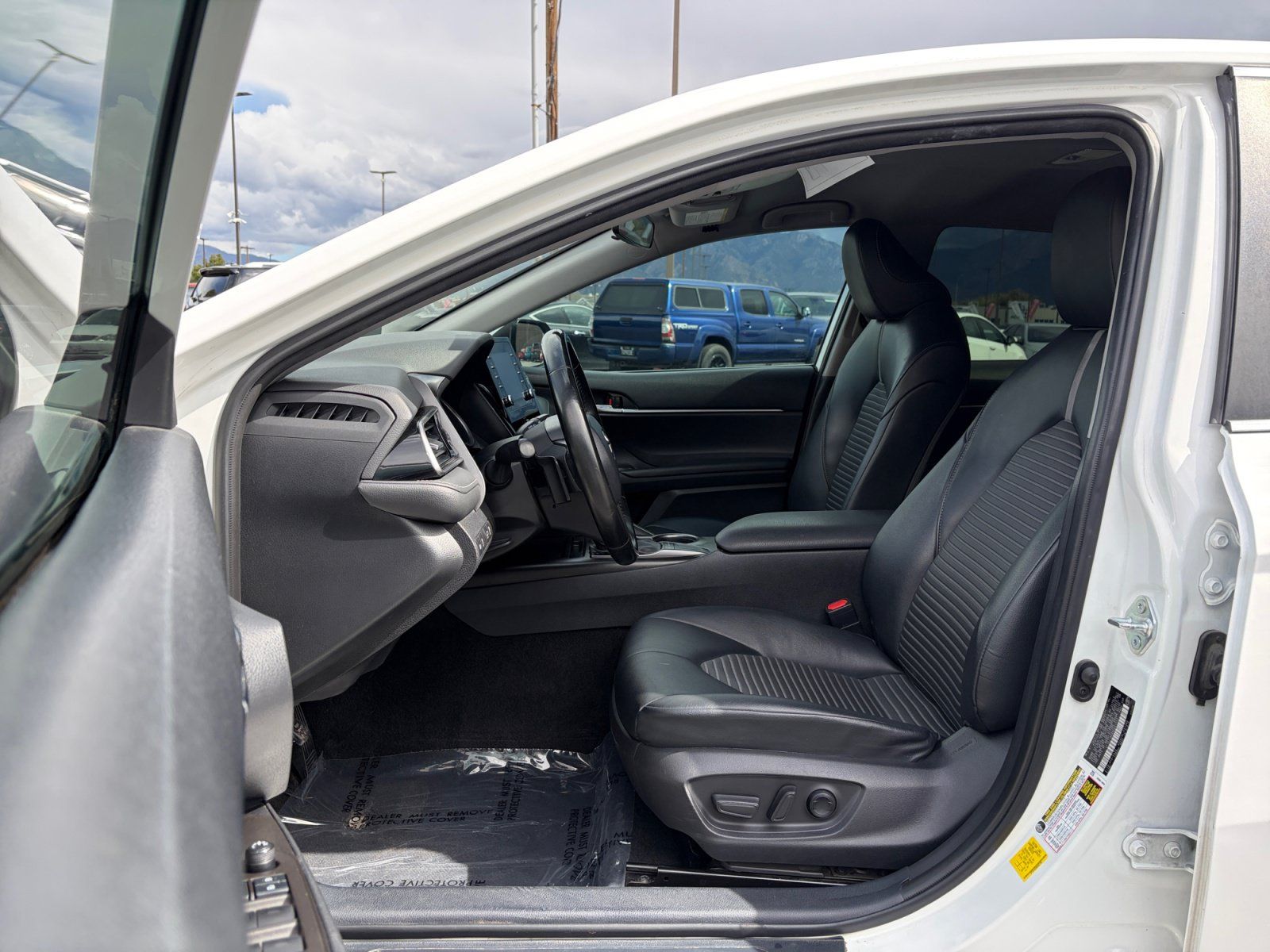 Used 2022 Toyota Camry SE FWD image 11
