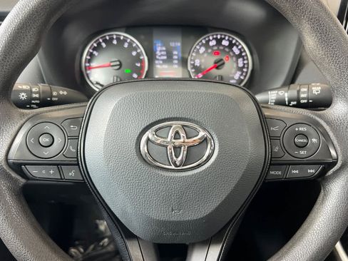 Used 2021 Toyota RAV4 XLE w/ Convenience Package FWD image 25
