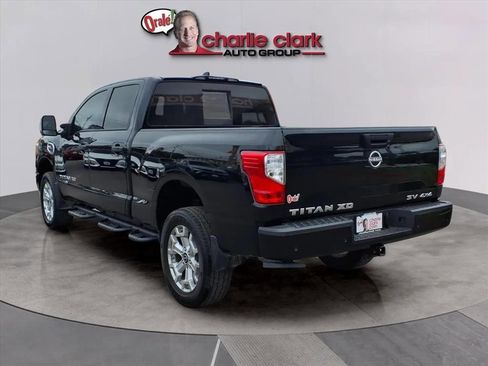 Used 2024 Nissan Titan SV w/ SV Convenience Package image 3