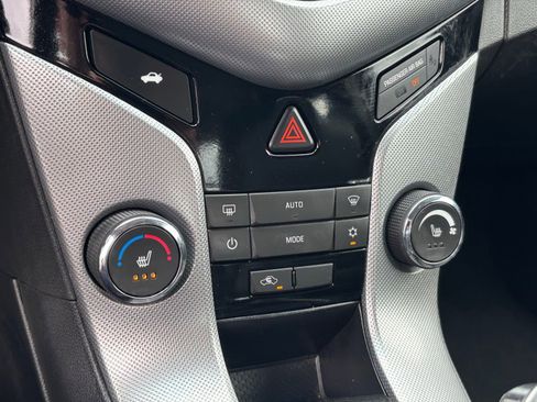 Used 2015 Chevrolet Cruze LTZ w/ Sun, Sound and Sport Package FWD image 9