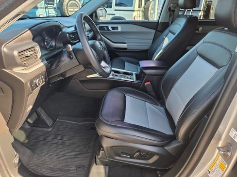 Used 2023 Ford Explorer XLT w/ Equipment Group 202A AWD/4WD image 16
