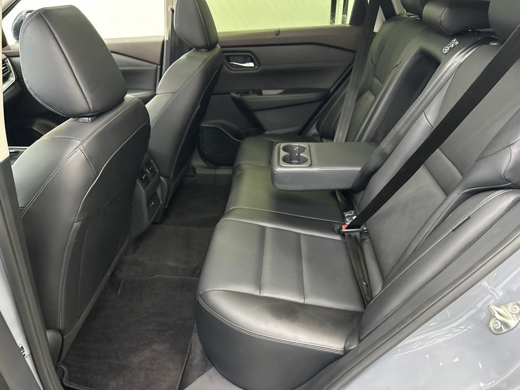 Used 2023 Nissan Rogue SV w/ SV Premium B Package FWD image 23