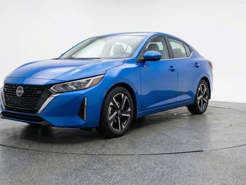 Used 2025 Nissan Sentra SV image 3