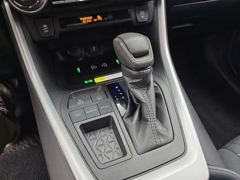 Used 2020 Toyota RAV4 XLE w/ Convenience Package FWD image 36