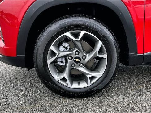 Used 2026 Chevrolet Trax LT w/ LT Convenience Package FWD image 30