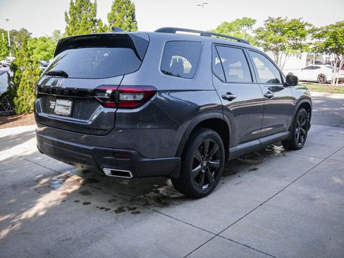 Used 2025 Honda Pilot Black Edition image 10