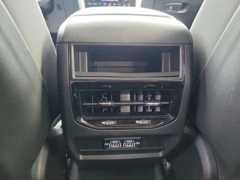 Used 2024 Jeep Grand Cherokee Laredo RWD image 9