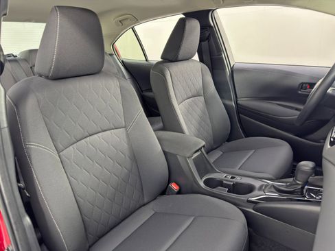 Used 2025 Toyota Corolla LE image 34