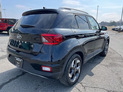 Used 2022 Hyundai Venue SEL image 6