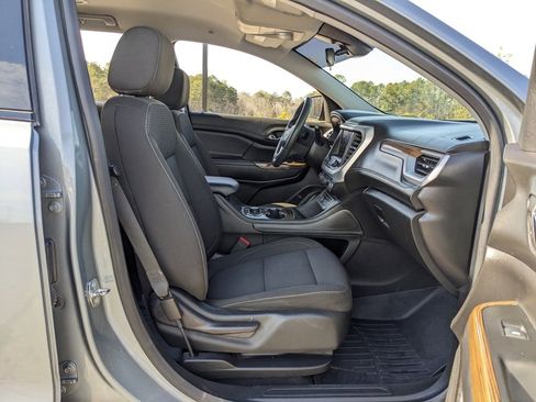 Used 2023 GMC Acadia SLE w/ Driver Convenience Package image 50