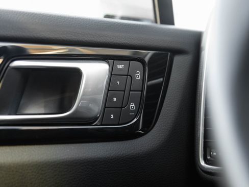 Used 2022 Porsche Cayenne Platinum Edition image 18