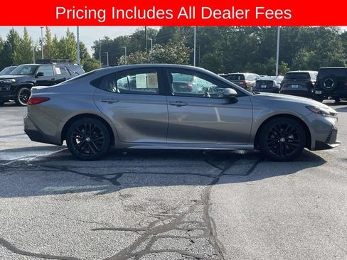 Used 2025 Toyota Camry SE FWD image 6