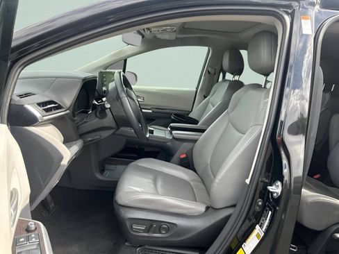 Used 2022 Toyota Sienna XLE AWD/4WD image 18
