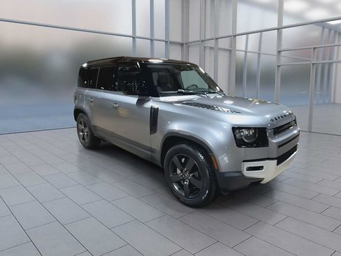 Used 2023 Land Rover Defender 110 SE AWD/4WD image 2