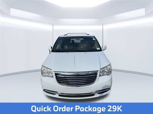 Used 2015 Chrysler Town & Country Touring FWD image 2