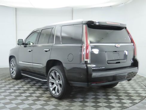 Used 2020 Cadillac Escalade Luxury w/ LPO, Radiant Package image 7