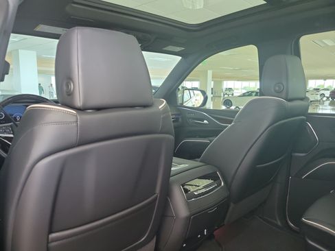 Used 2023 Cadillac Escalade Premium Luxury RWD image 17