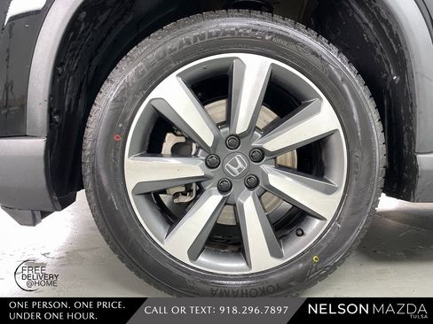 Used 2024 Honda Pilot Touring image 11