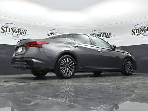 Used 2025 Nissan Altima 2.5 SV FWD image 35