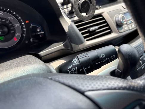 Used 2012 Honda Odyssey EX image 17