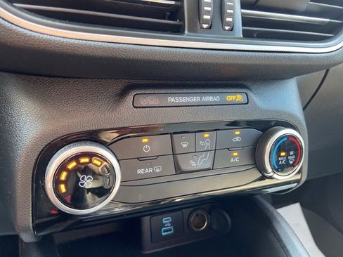 Used 2022 Ford Escape SE image 14