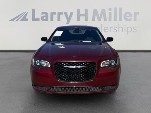 Used 2018 Chrysler 300 Touring w/ Sport Appearance Package image 8